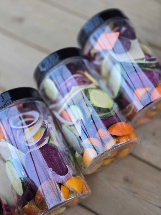 Dārzeņu krispu mikss dāvanu tarā ar skrūvējamu vāku, 750ml
